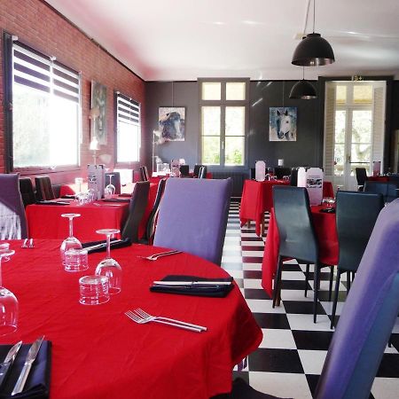 Hotel Restaurant Le Colombier Remoulins Bagian luar foto