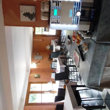 Hotel Restaurant Le Colombier Remoulins Bagian luar foto