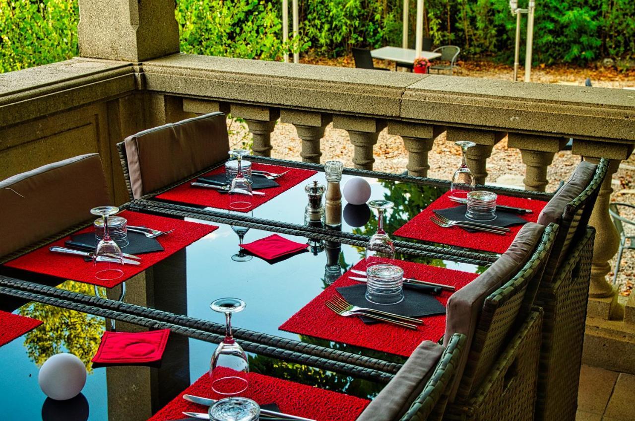 Hotel Restaurant Le Colombier Remoulins Bagian luar foto