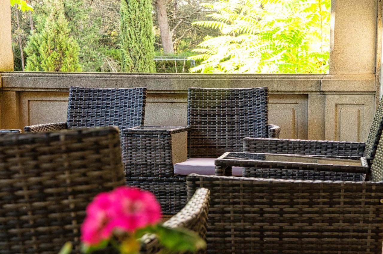 Hotel Restaurant Le Colombier Remoulins Bagian luar foto