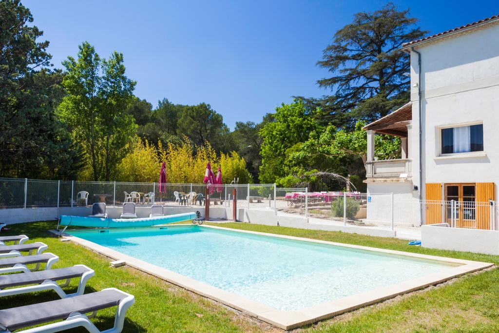 Hotel Restaurant Le Colombier Remoulins Bagian luar foto
